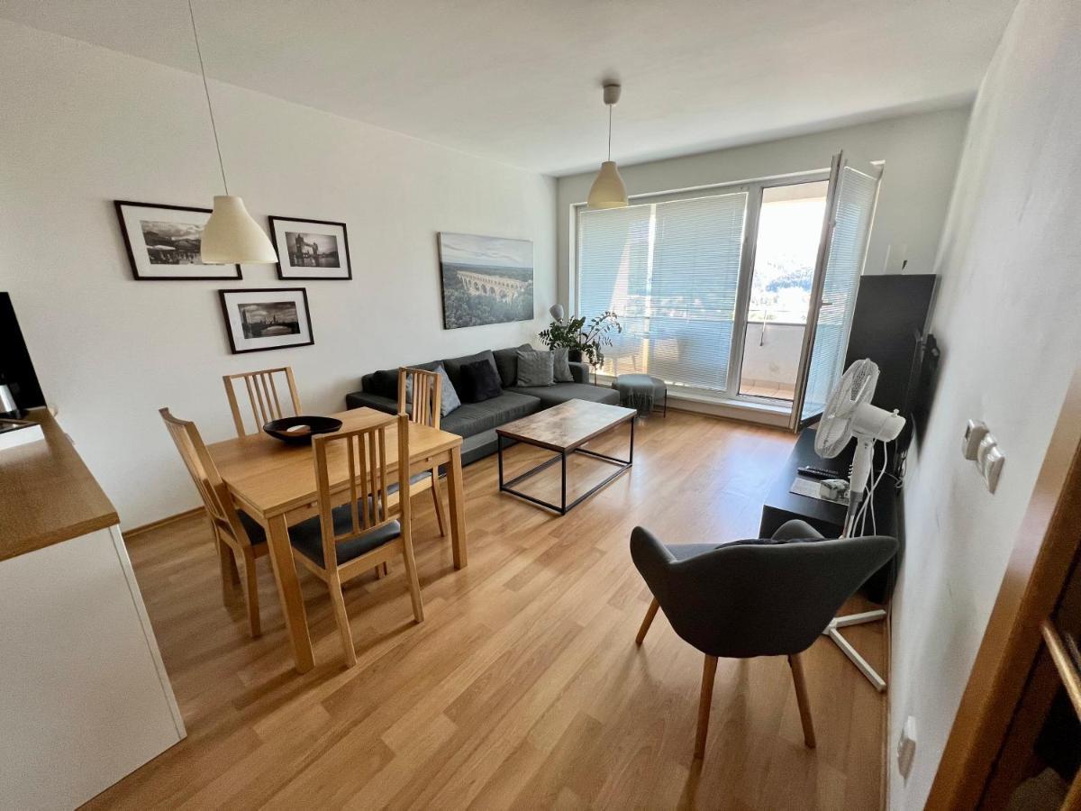 Bl City View Apartment, 24Hr Self Check-In, Free Private Parking, Panoramic View From Balcony, 5-Minute Walk To City Centre Banská Bystrica Dış mekan fotoğraf