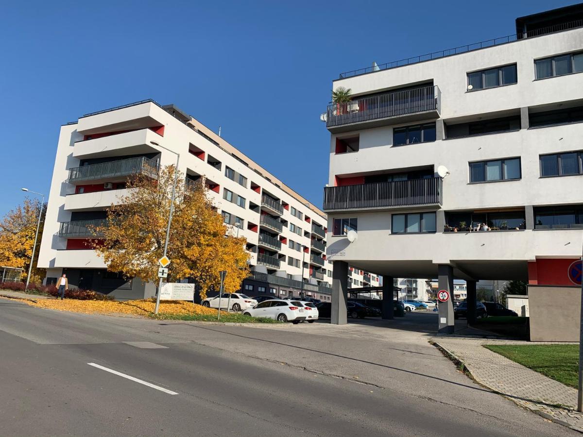Bl City View Apartment, 24Hr Self Check-In, Free Private Parking, Panoramic View From Balcony, 5-Minute Walk To City Centre Banská Bystrica Dış mekan fotoğraf